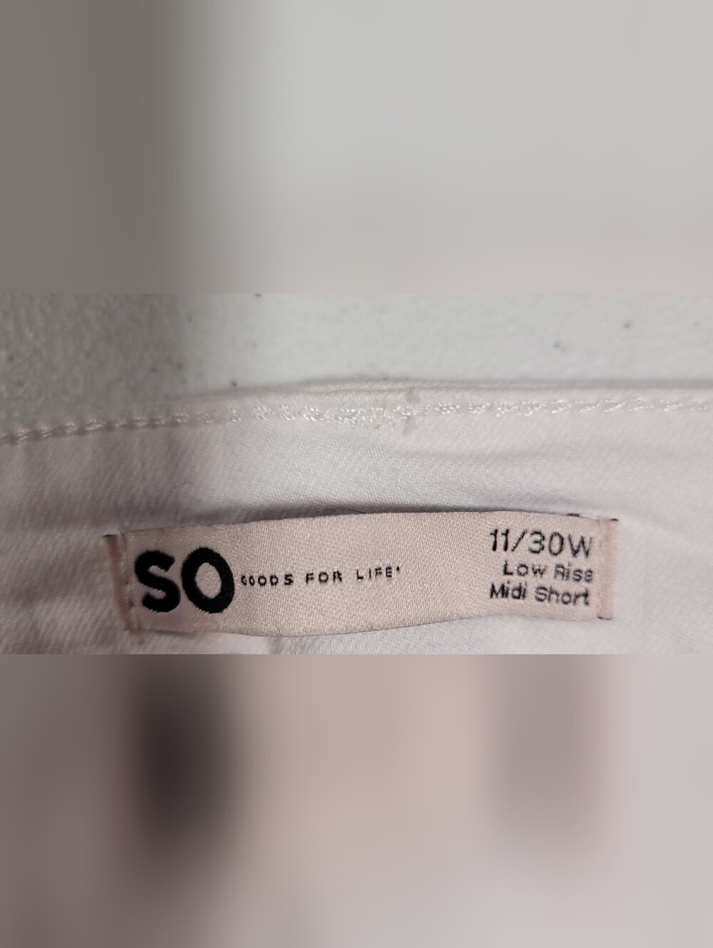 SO White Low-Rise Midi Jean Shorts - Picture 2 of 3